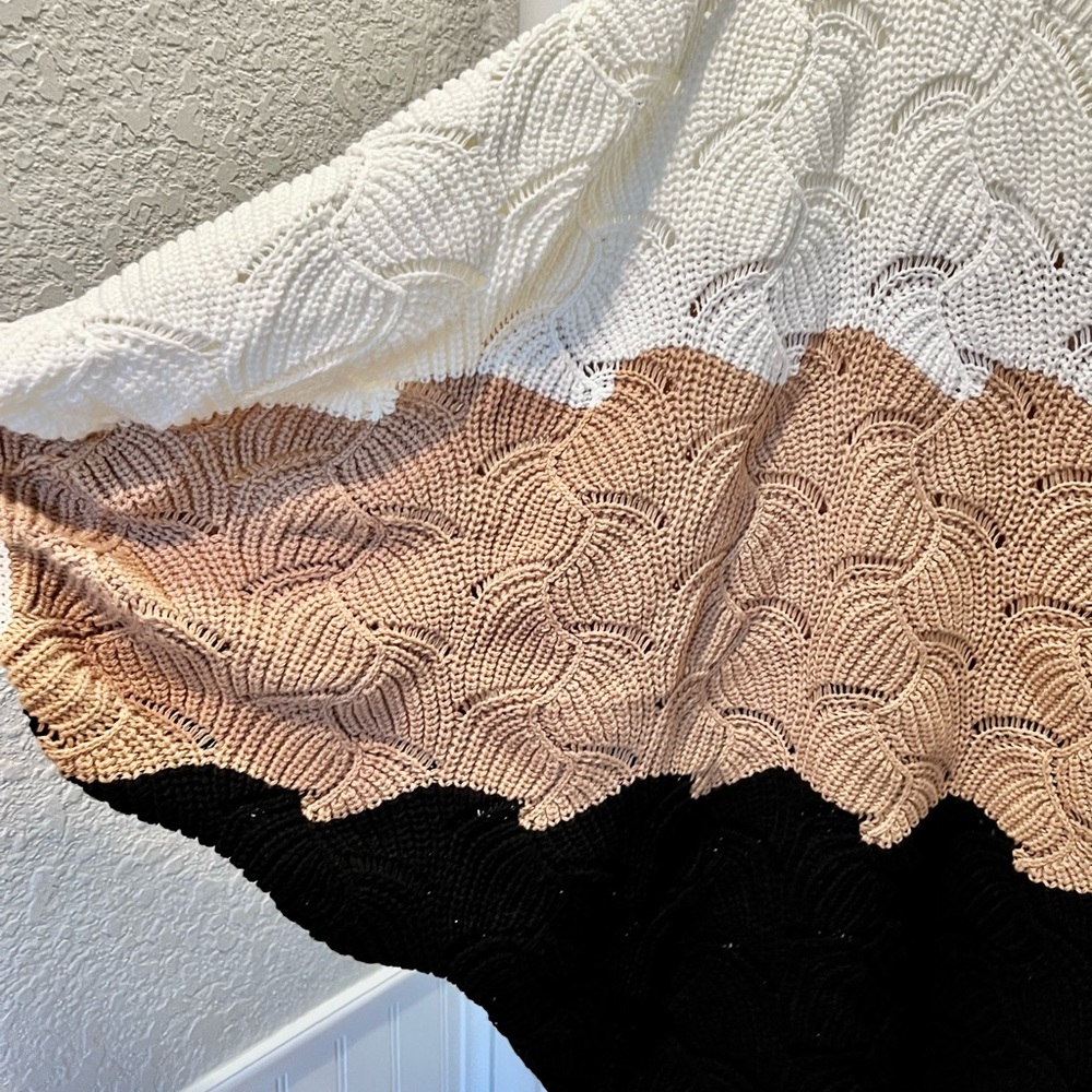 BNWT Chunky Knit Dolman Sleeved Poncho Sweater - Picture 3 of 5